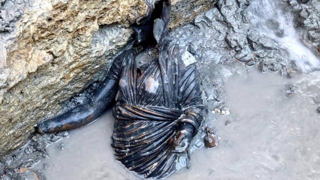 İtaliyada 2300 illik tunc heykəllər tapılıb