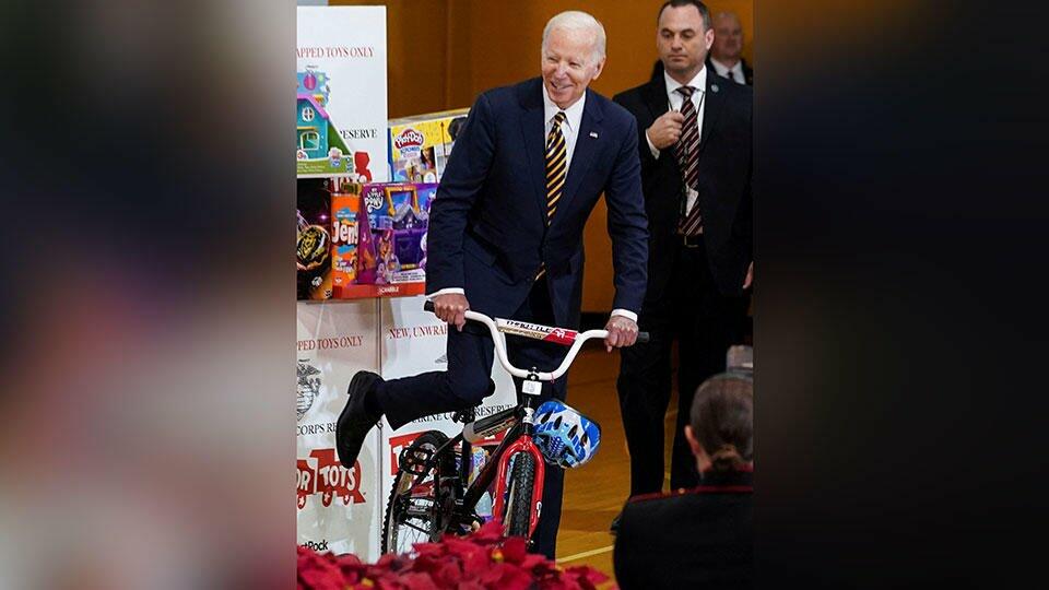 Bayden uşaq velosipedinin sükanını belə qırdı – VİDEO