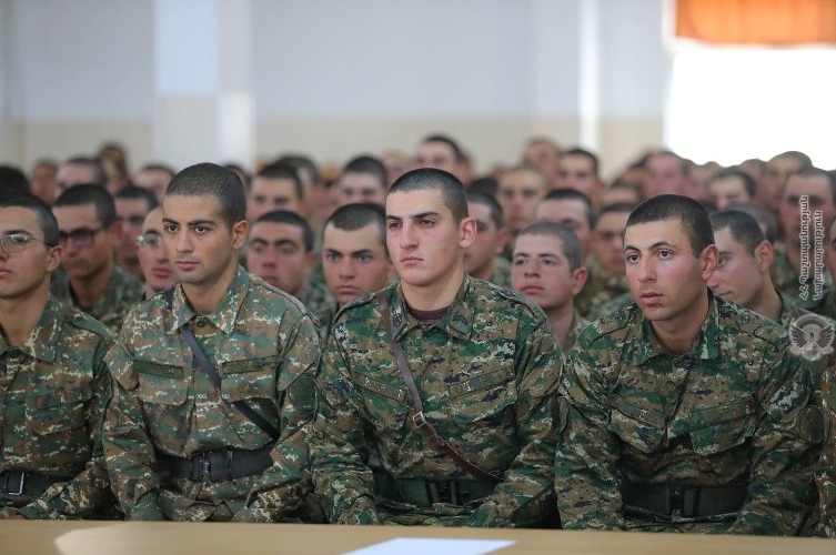 Ermənistan müqaviləli hərbi xidmət yolunda