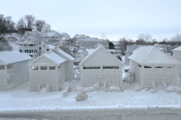 ABŞ-də buzla örtülmüş şəhər – VİDEO