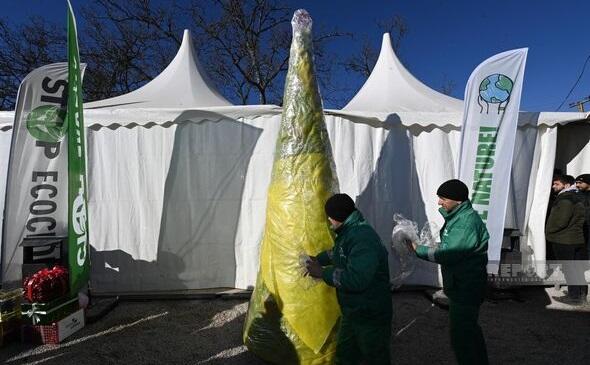 Laçın yolunda yolka quraşdırılır – Foto