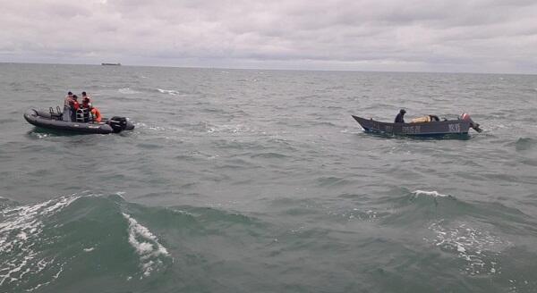 Xəzərdə balıqçılar batdı: birinin meyiti tapıldı