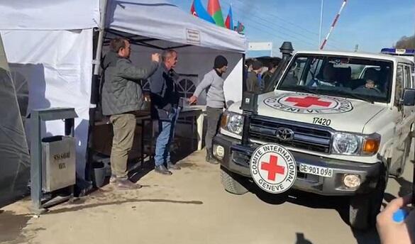 BQXK-nin 4 maşını Xankəndiyə buraxıldı