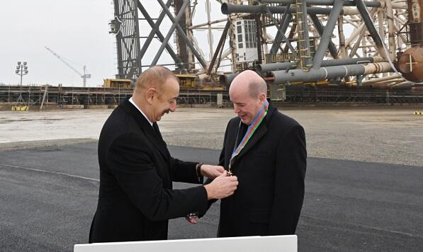 Prezident Qəri Counza “Dostluq” ordenini təqdim etdi – Foto