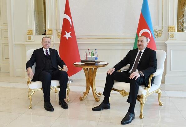 Prezidentlərin zirvə görüşü başladı