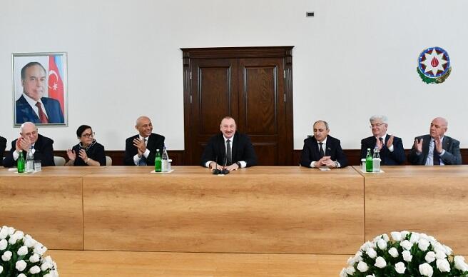 Əliyev Qərbi Azərbaycan İcmasının binasında – Foto