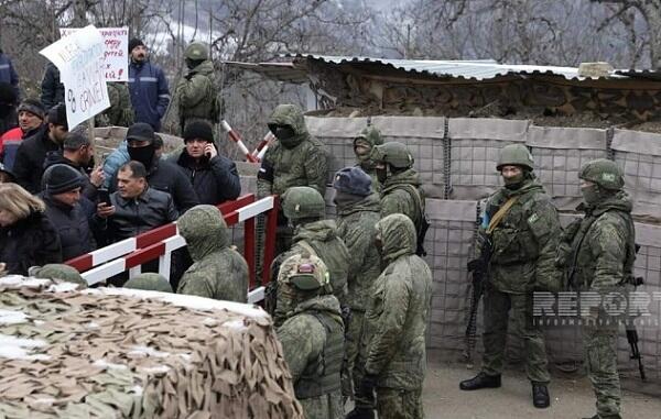 Aksiyaçıların şüarı: “Vardanyan rədd ol!”