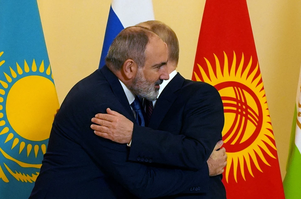 Sankt-Peterburqda Putin və Paşinyan arasında ikitərəfli görüş keçirilib