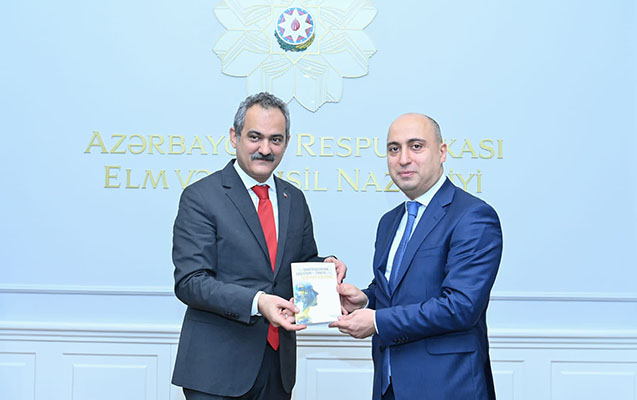 Emin Əmrullayevdən keçmiş həmkarı ilə bağlı paylaşım